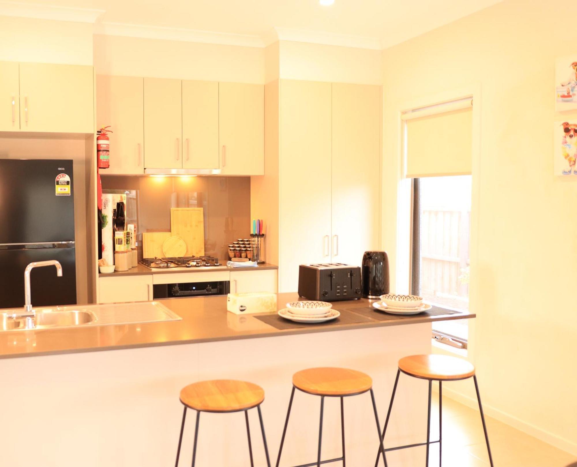 Melbourne Holiday House For 15 Peoples In Sanctuary Lake Point Cook Exterior photo